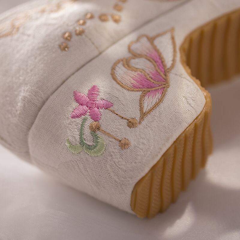 雲端之履---绾梦シリーズ】☆刺繍靴☆ 2color 手作り靴 チャイナ靴 