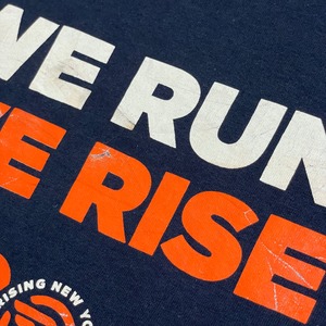 【GILDAN】マラソン イベント rising new york road runners プリント バックロゴ 企業ロゴ NB ニューバランス Tシャツ XL ビッグサイズ 半袖 US古着