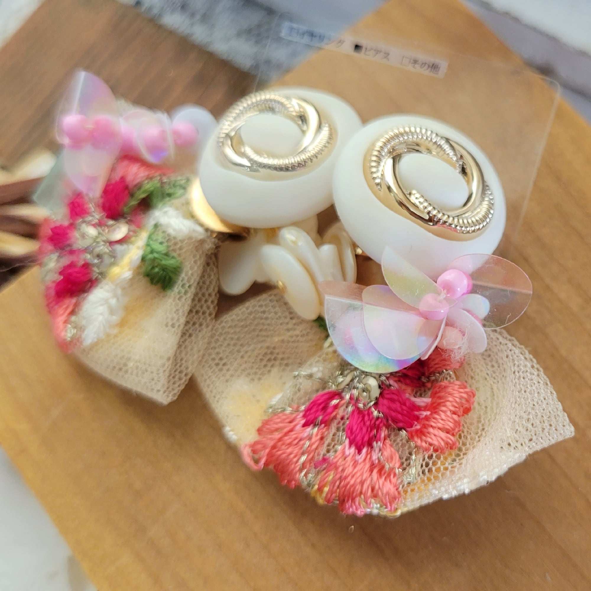 花刺繍】インド刺繍リボンとビジューのピアス／イヤリング | 025