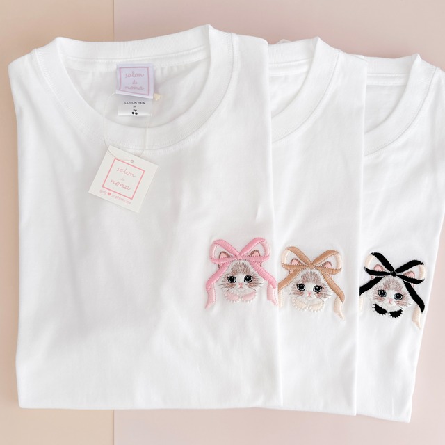 Big Ribbon Cat Tシャツ