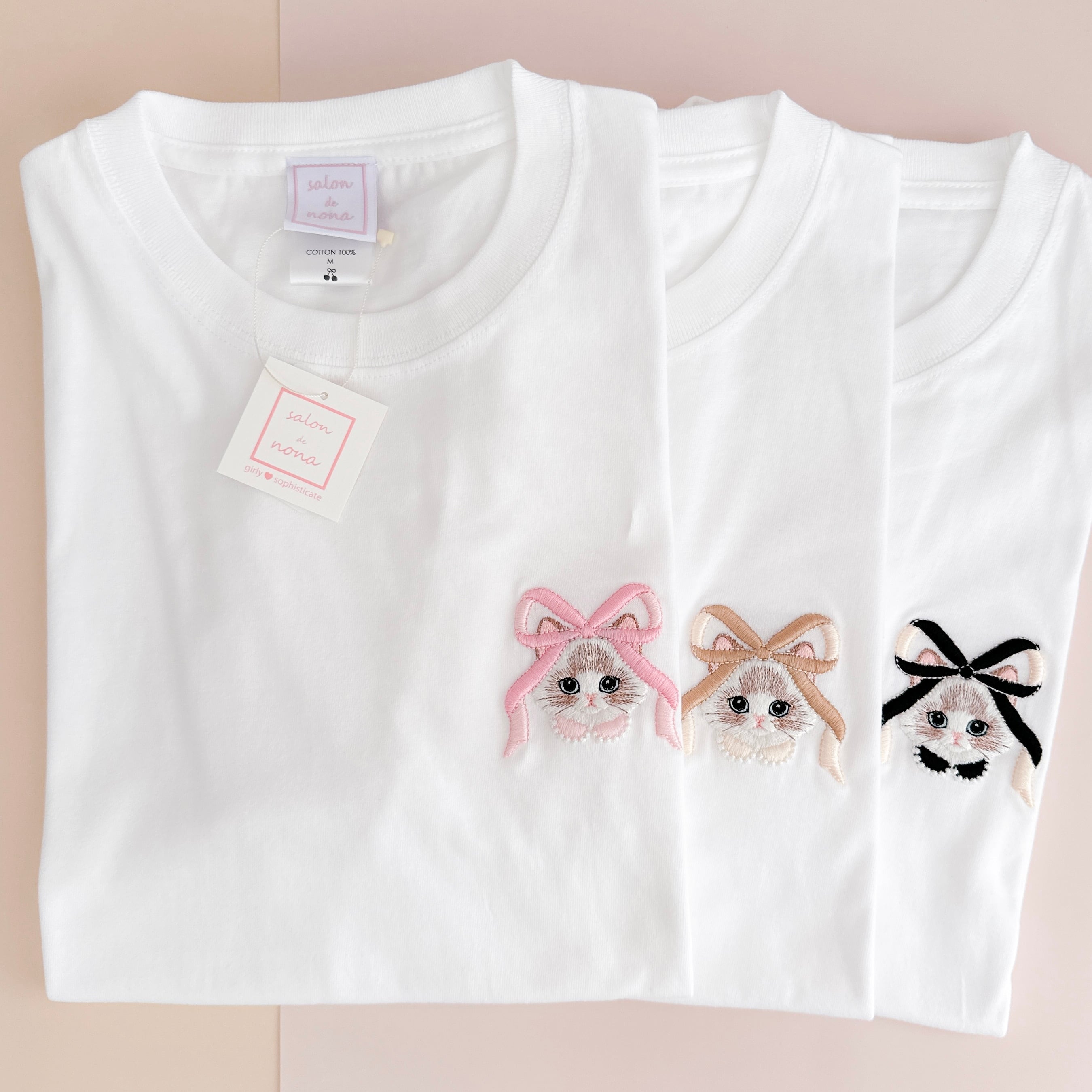 Big Ribbon Cat Tシャツ