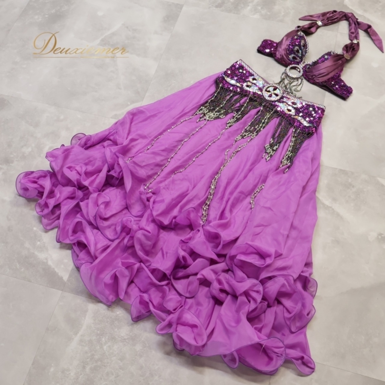 ベリーダンス オリエンタル 衣装 上下セット パープル系 ビーズ ラインストーン トップス スカート ベルト セット 華やか フリル フリンジ 上品 ダンス衣装 キラキラ ストーン 煌びやか ボリューム 舞台 かわいい