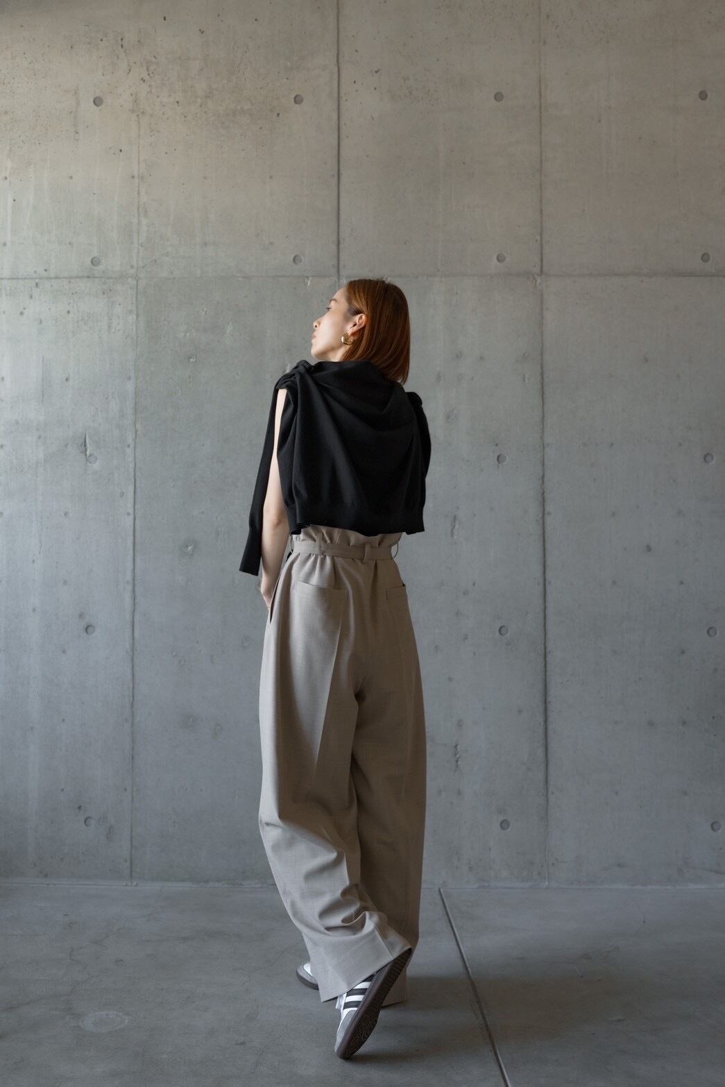 タグ付未使用！roughlow SIZE LESS PANTS サイズ2 size less pants (charcoal) 11月中旬頃から11月下旬頃発送 | roughlow