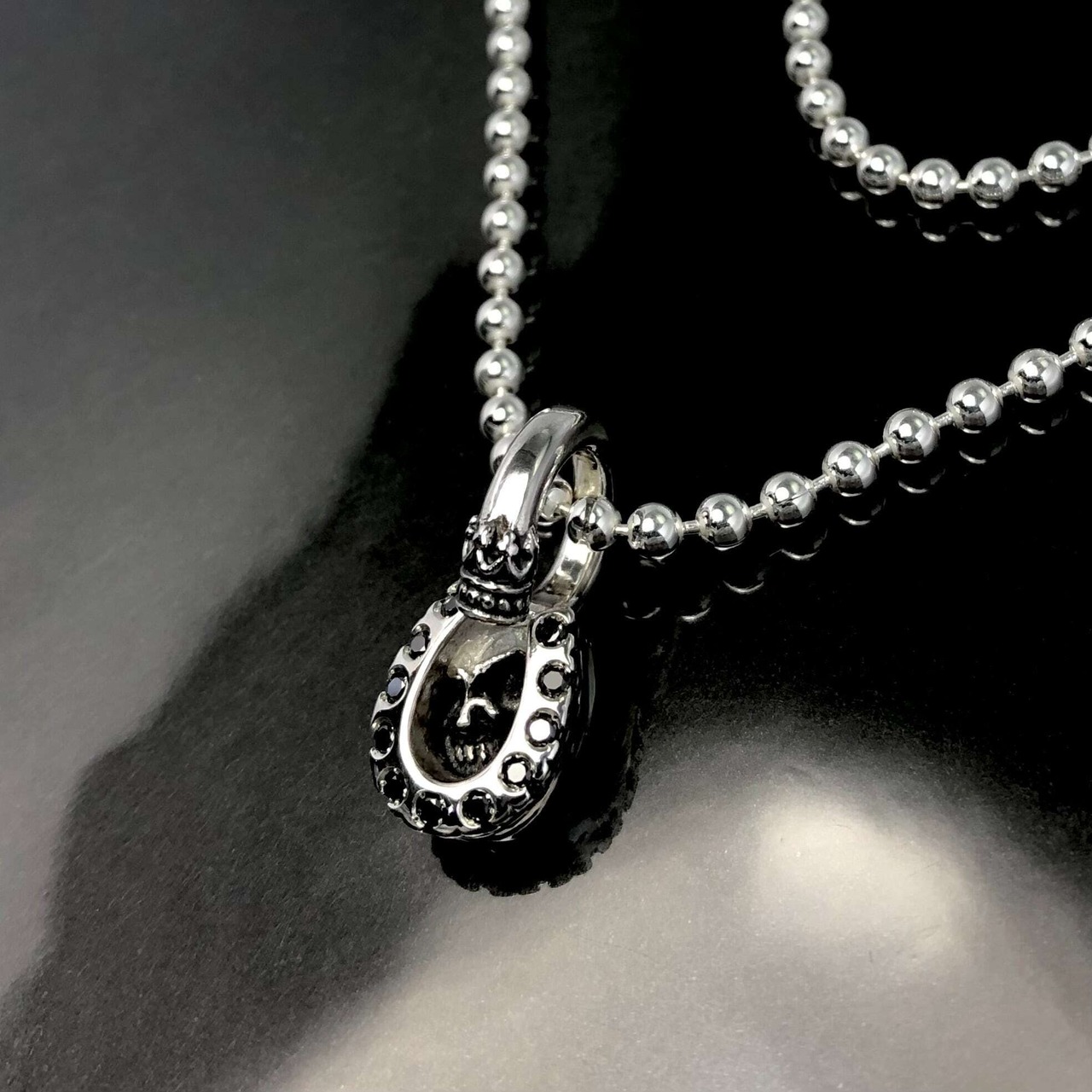 HORSESHOE : C with BLACK DIAMOND PENDANT / ホースシュークラウン・ブラックダイヤモンドペンダント