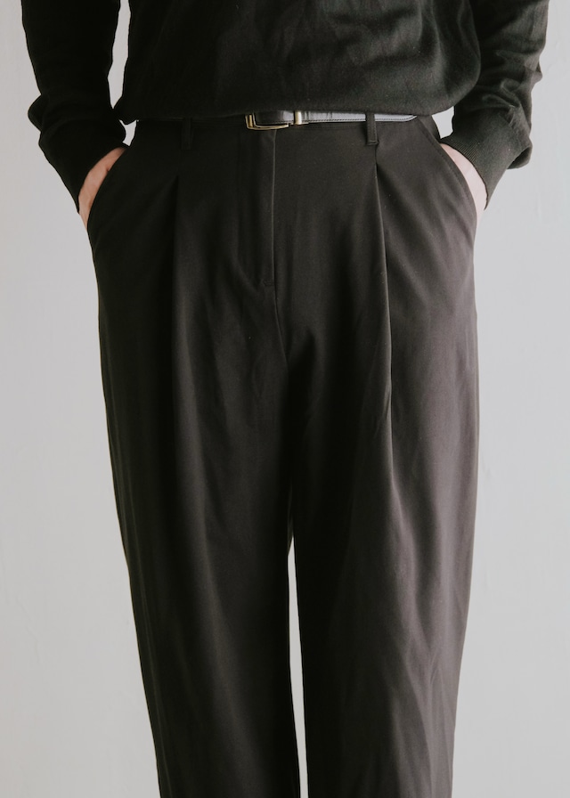 wide straight out tucked slacks