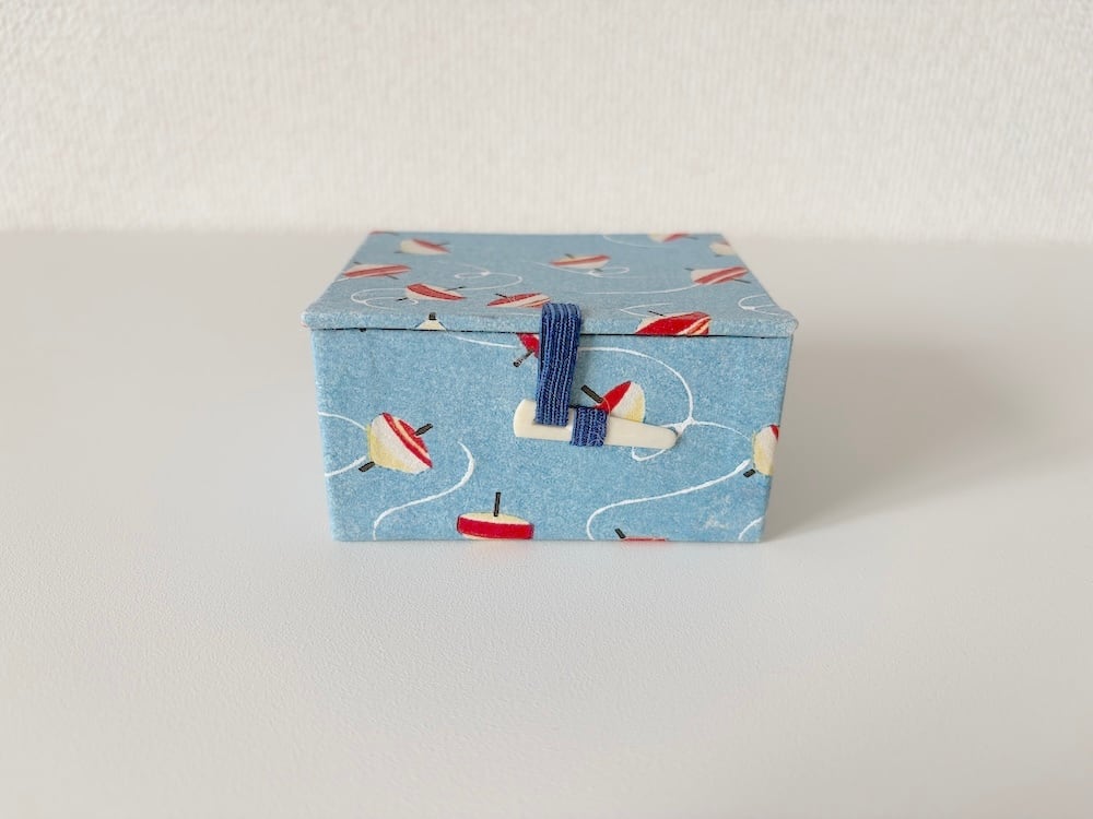 【JAPAN】コマの柄の小物入れ / Small storage container with a spinning top pattern
