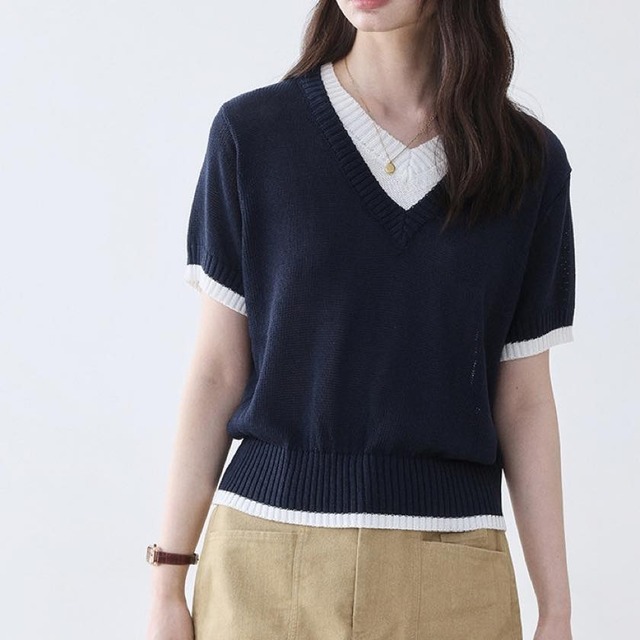 faux-layered V-neck short sleeve knit