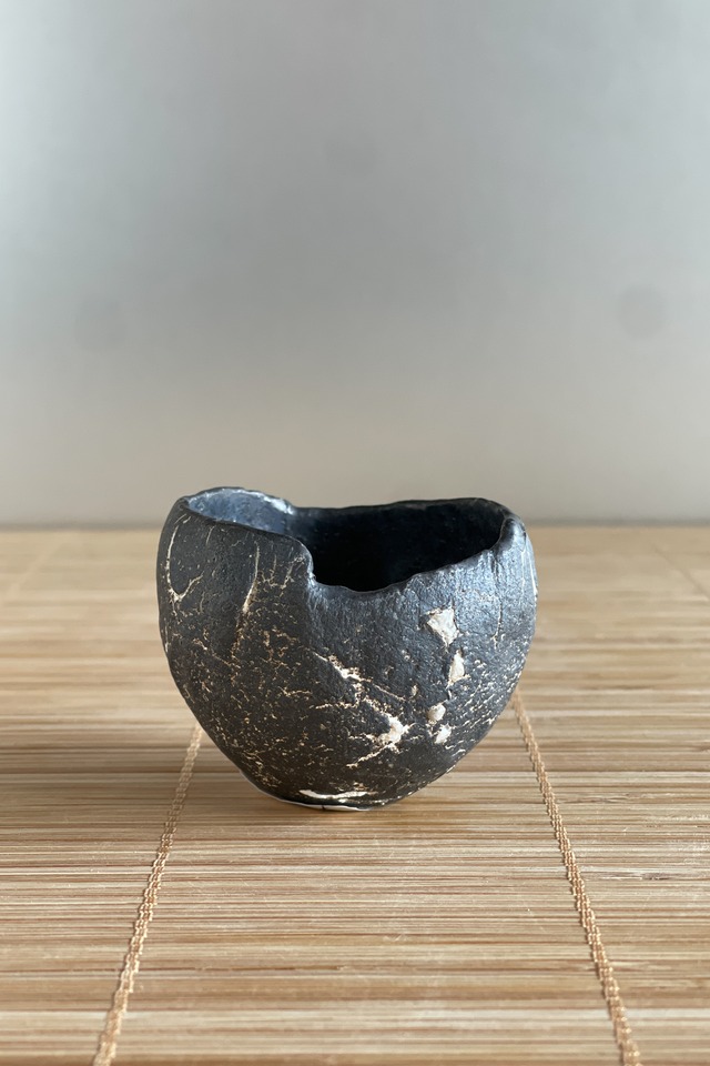 黒焼締内黒鉄釉酒盃　村上躍　作　MY26_52