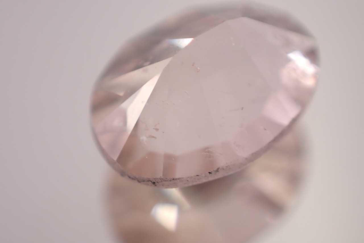 モルガナイト(コンケーブカット)　0.76ct　[C10‐172]