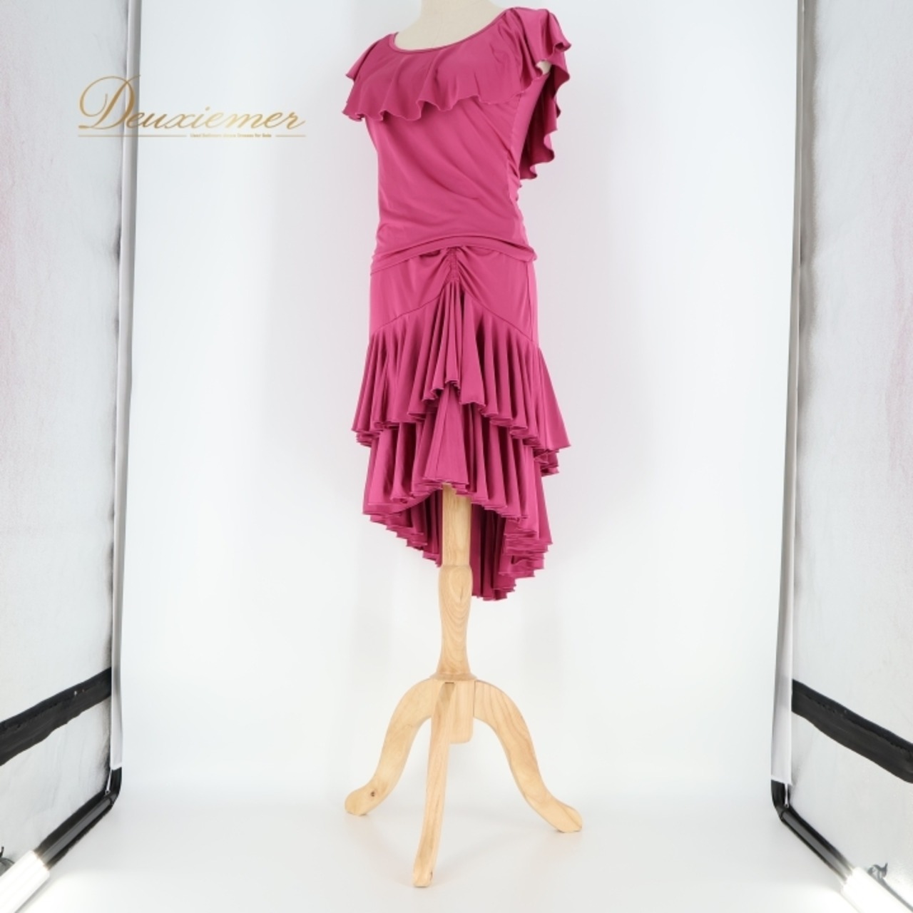 社交ダンス 衣装 チャコット Chacott ツーピース セットアップ ラテン 無地 軽い 薄い 伸縮 ストレッチ 綺麗 パーティ 発表会 ピンク系 トップス スカート ラテン衣装 エレガント フェミニン ダンスパフォーマンス オシャレ フリル デザイン レディース おしゃれ 可愛い パーティーコスチューム セットアップスタイル