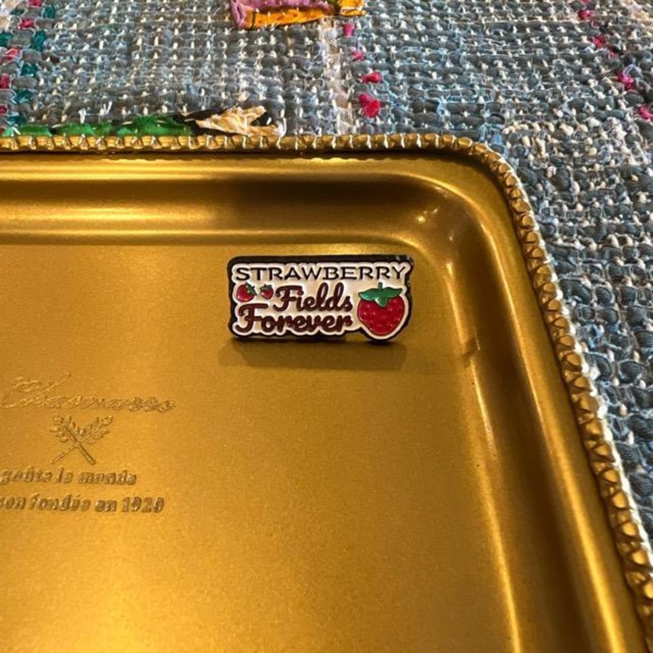 TOPANGA Jewelry　pin brooch　STRAWBERRY Fields Forever　ピンブローチ　ストロベリー・フィールズ・フォーエバー ギフト　プレゼント
