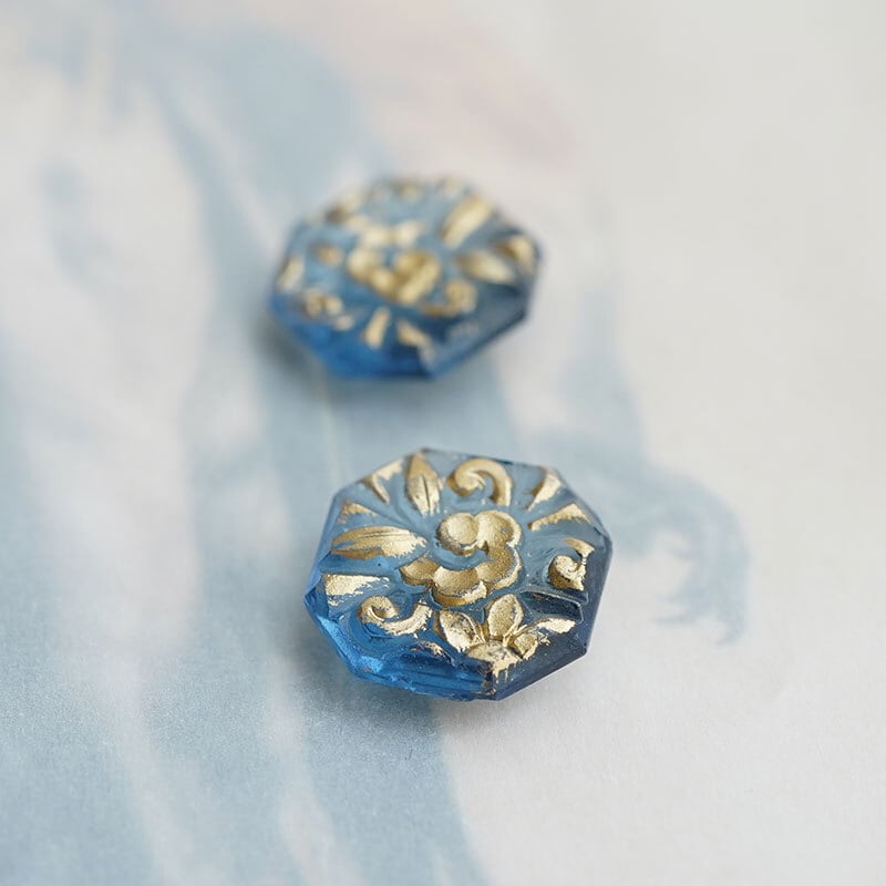 1950's チェコ プレスガラス、金彩花模様のカボション(ブルー 1950's チェコ プレスガラス、金彩花模様のカボション(ブルー