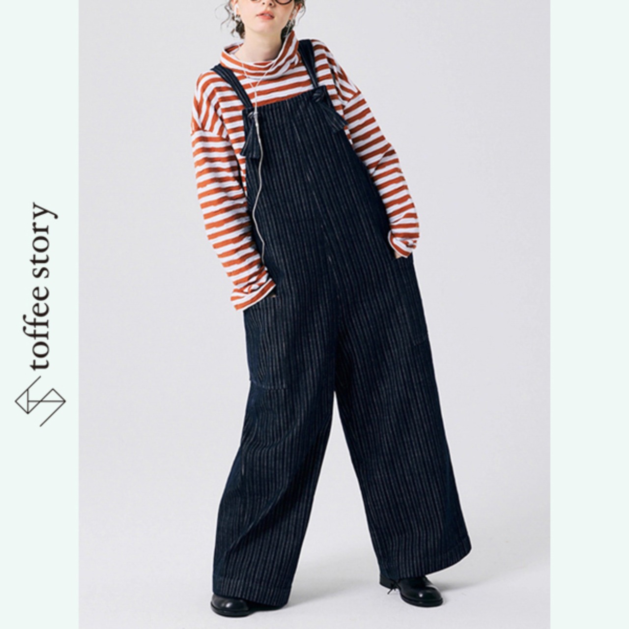 静かな午後を歩くストライプオーバーオール 《P0271》