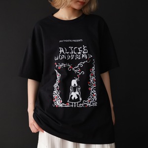 over silhouette " ALICE'S WONDERLAND " print design Tee