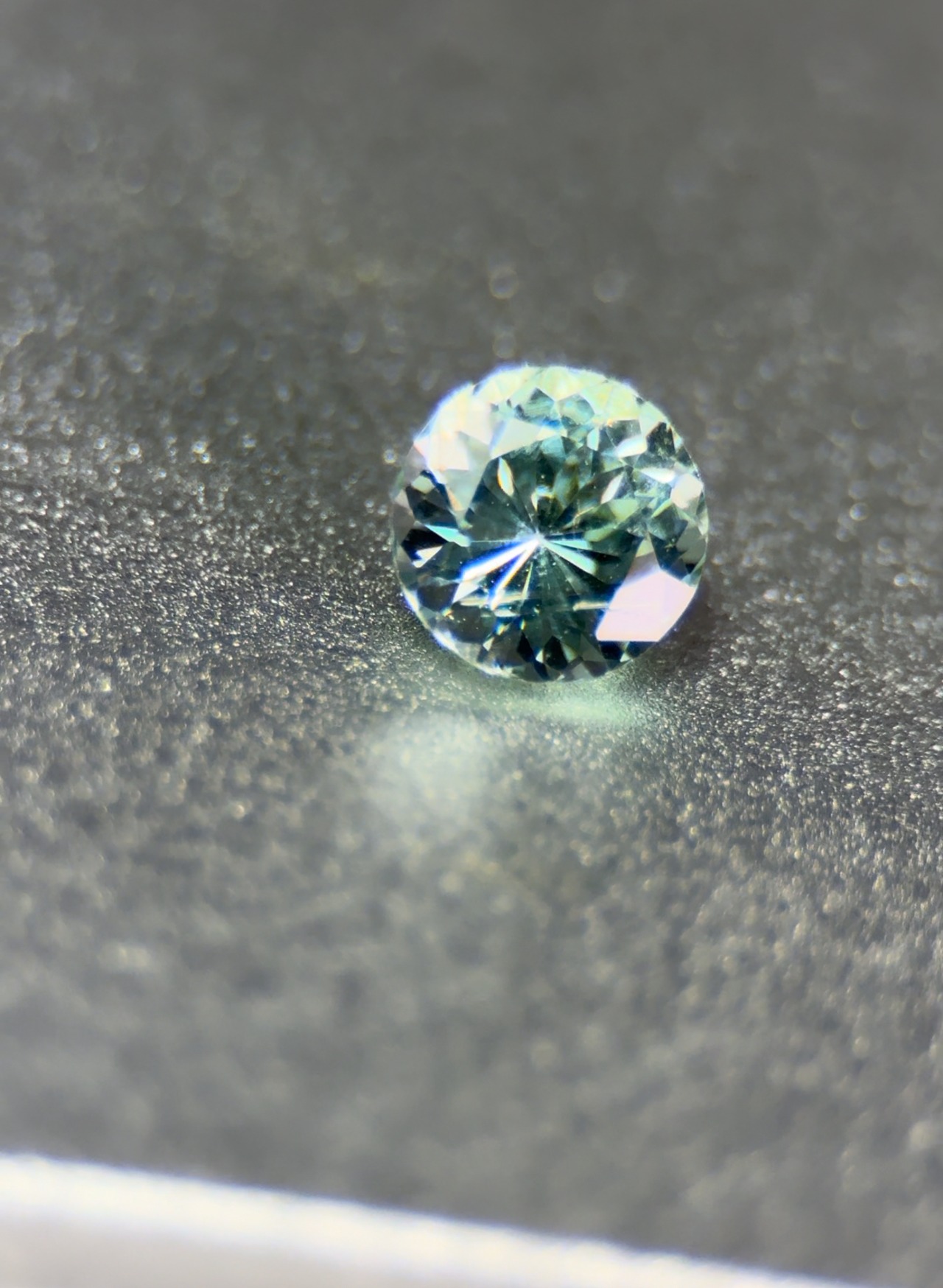 コーネルピン 0.65ct 5.4mm 