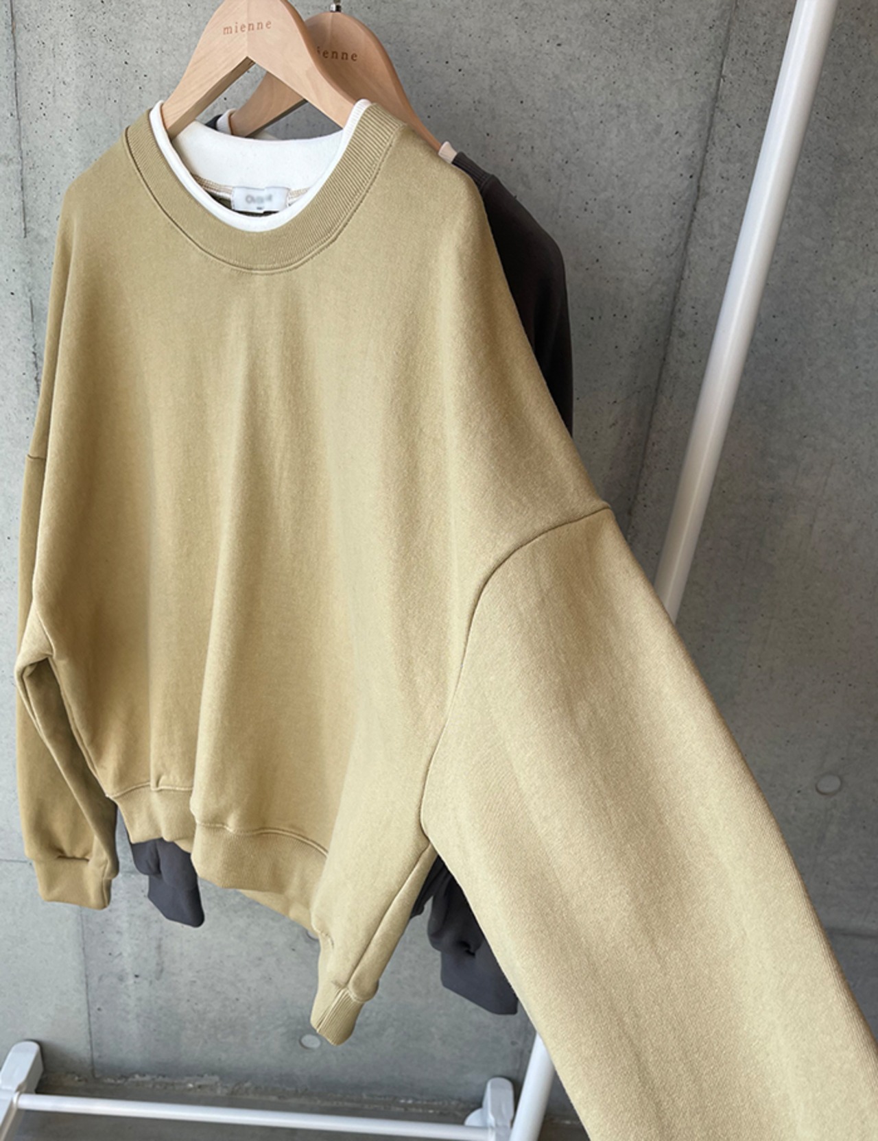 【25ss】Neckline-Layered Raglan sleeve Tops_2colors