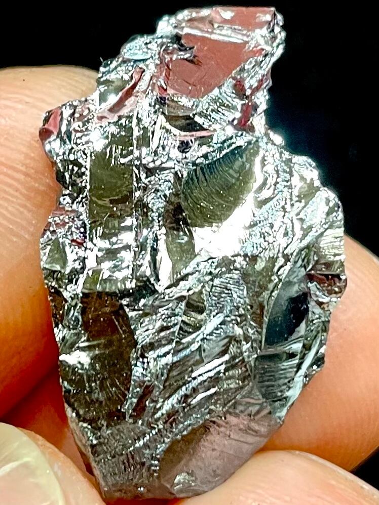 25) 奇跡の高純度!国産「テラヘルツ」原石・究極バージョン(中)