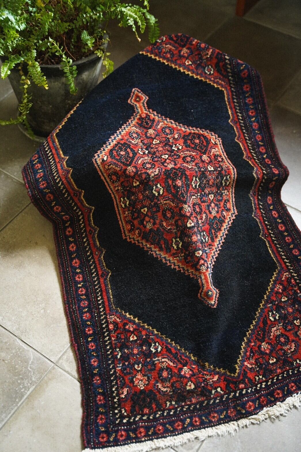 1439-Vintage Percian Senneh rug