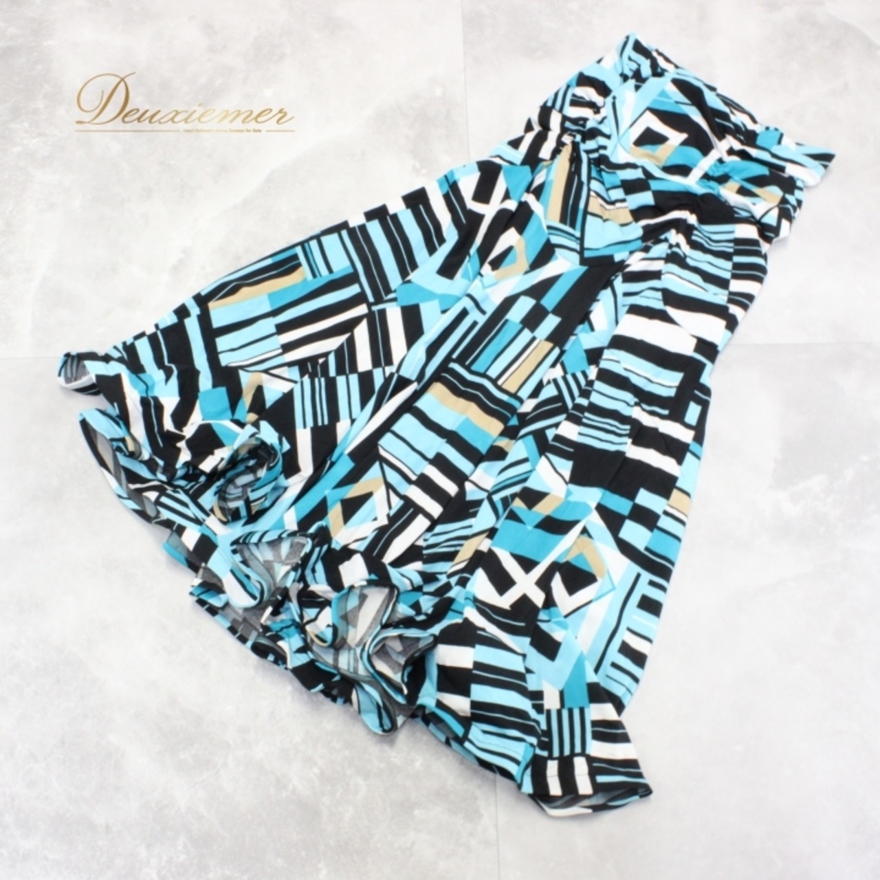 社交ダンス 衣装 スタンダード スカート レッスンウェア レディース 水色 ライトブルー系 ホワイト系 ブラック系 黒 白 練習着 ベージュ系 軽量 伸縮素材 ダンス用 スカート 練習用 おしゃれ フレアスカート パーティー カジュアル アウトドア モダン スタイリッシュ デザイン 体型カバー 動きやすい 広がる おしゃれ ダンス衣装 お買い得