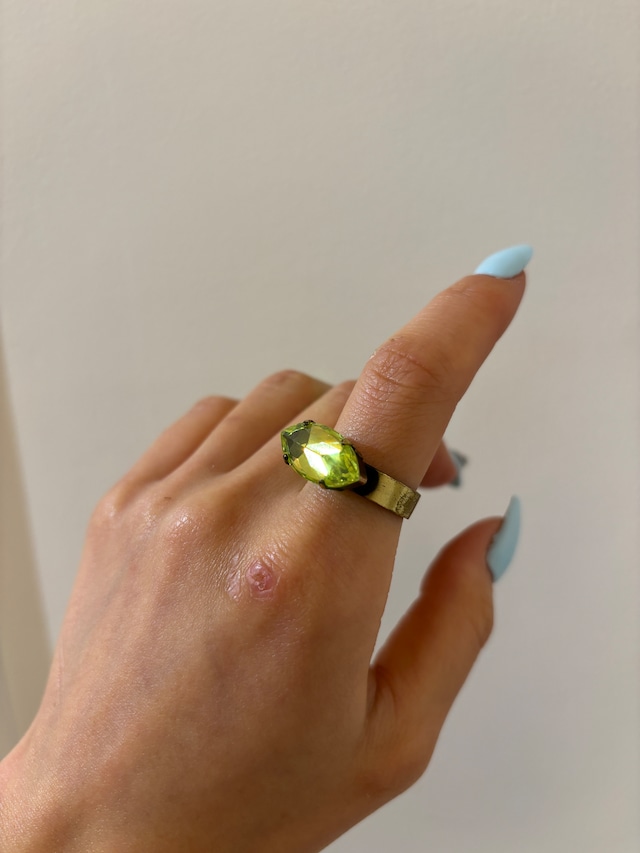 IOSSELLIANI/vintage green stone ring.