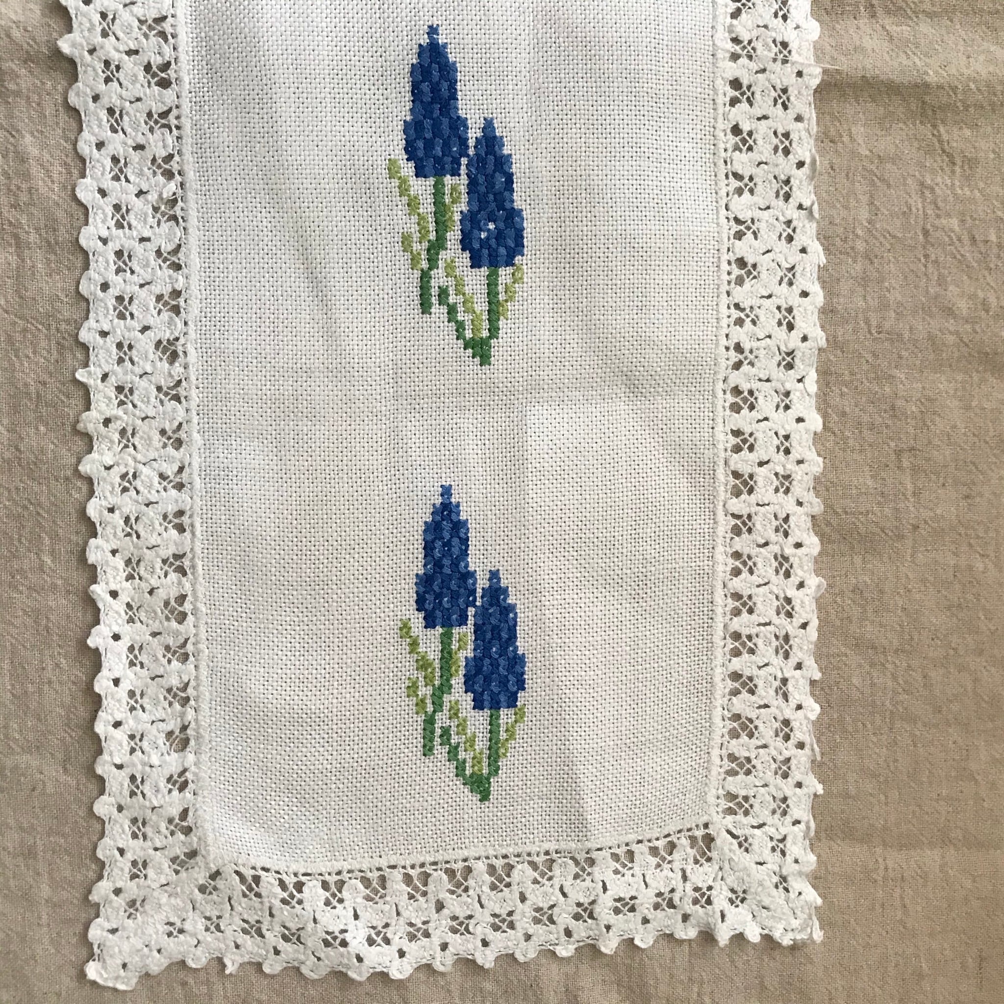 クロスステッチのムスカリの布