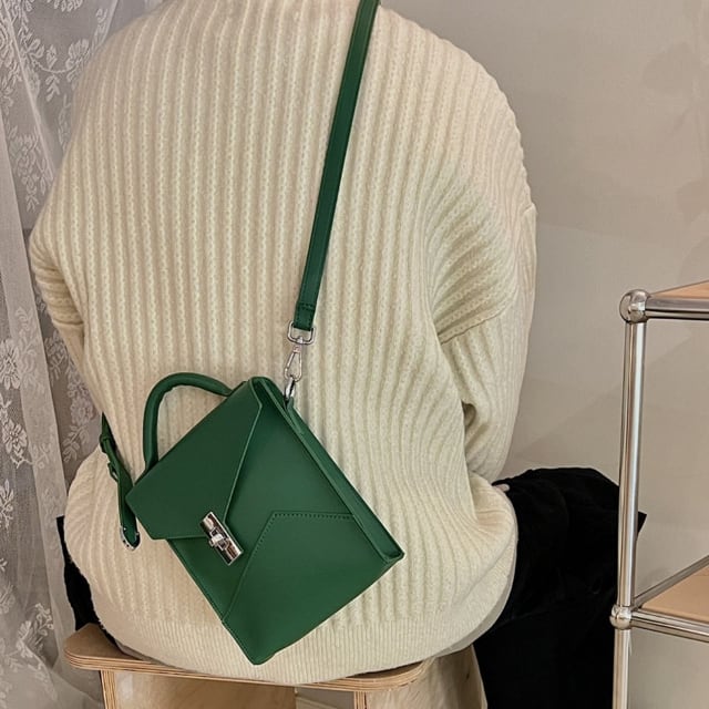 予約販売】ショルダーバッグ シンプル メンズ ユニセックス クラシカル レザー ミニバッグ グリーン ブラック 斜め掛け メッセンジャー 黒 シック こなれ感 お洒落 韓国 トレンド favoriteselect コロンビア columbia トートバッグ ブラック 黒 リボン付 シック