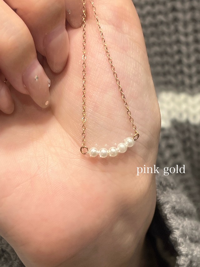 Line pearl necklace