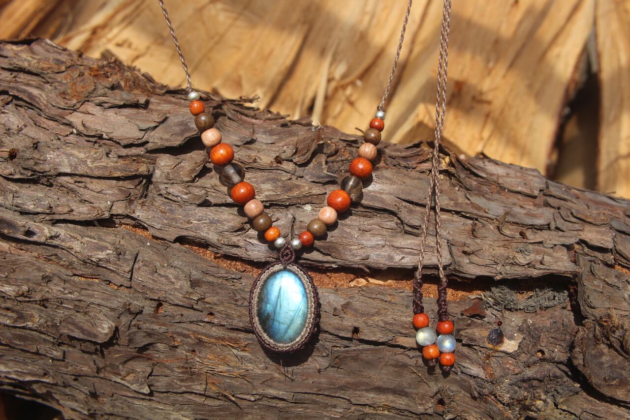 Labradorite micro macrame wood pendant