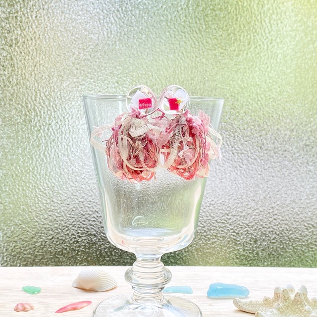 Umi Ami 糸クラゲ ピアス ピンク 海洋プラスチック 漁網を使用したアップサイクルアクセサリー くらげれんごう Official Net Shop