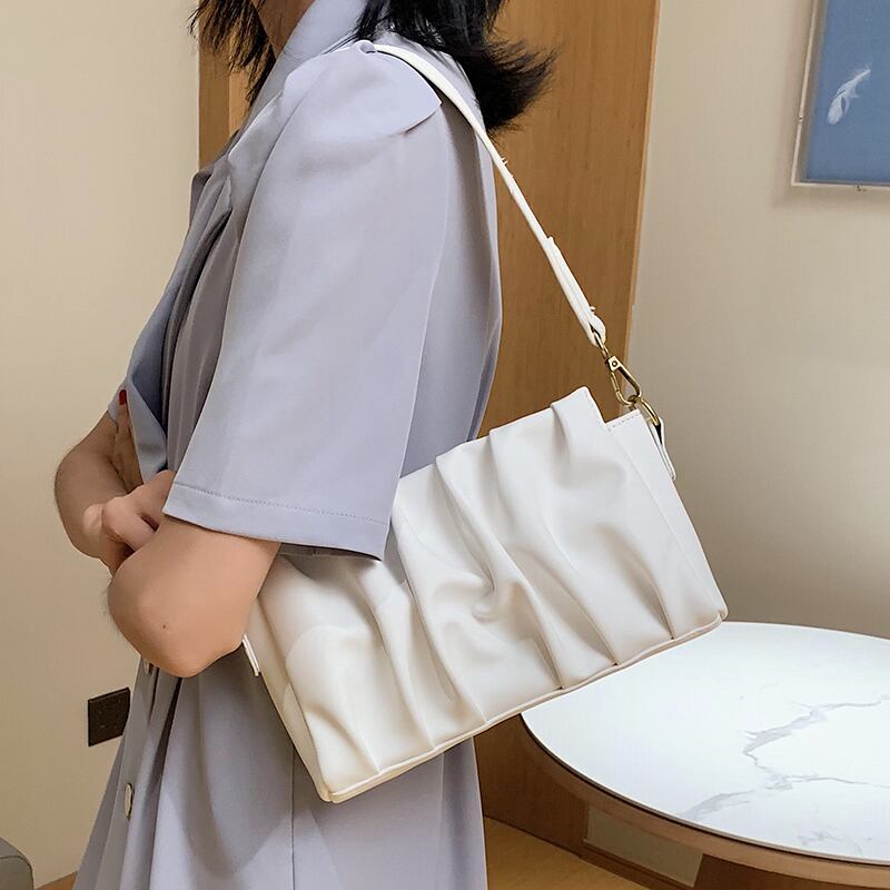 メッセンジャーバッグ Tiancai_Wing_Bag23981664084