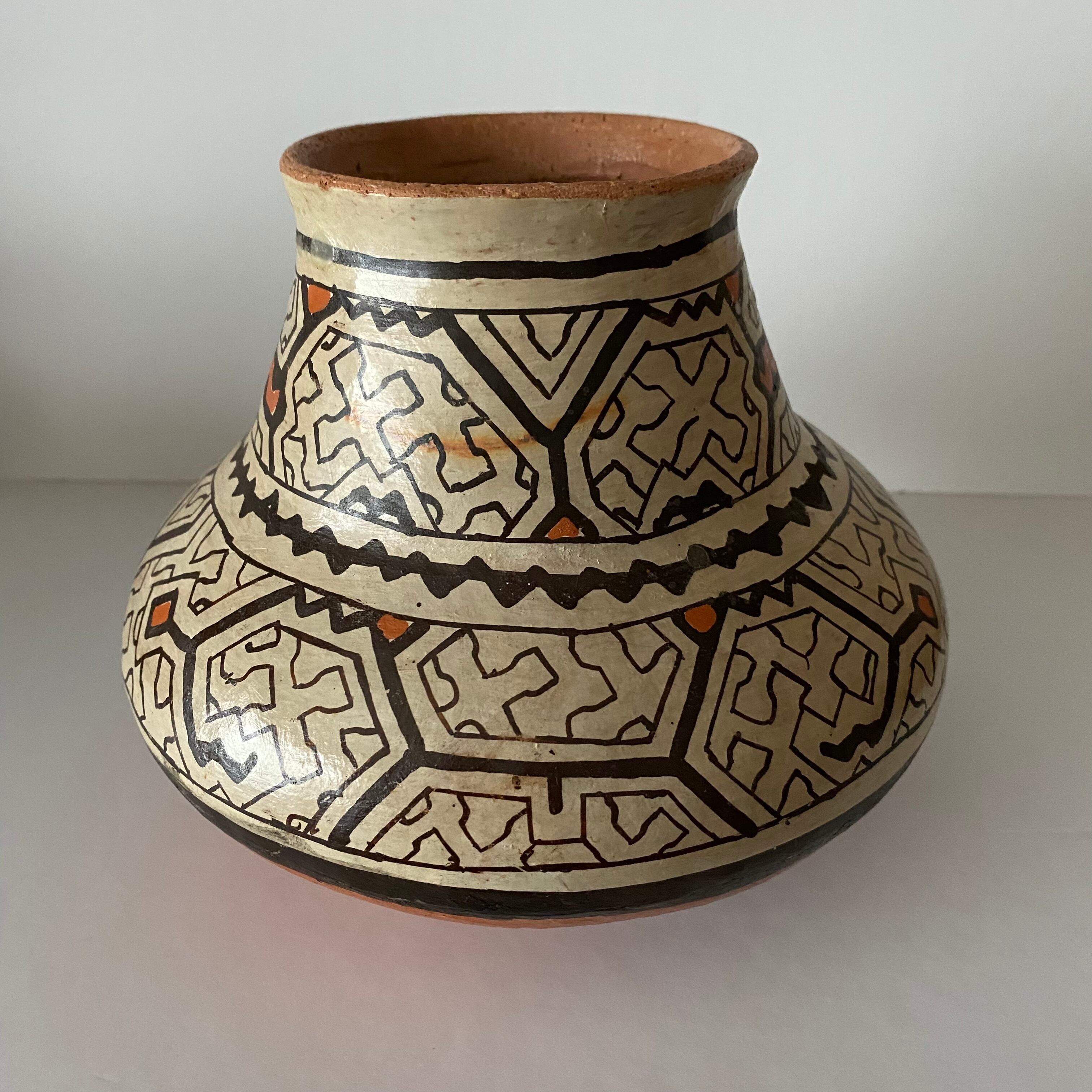 シピポ族 ／ツボ／シピボ族／Shipibo Pottery Bowl シピポ族 ／ツボ／シピボ族／Shipibo Pottery Bowl