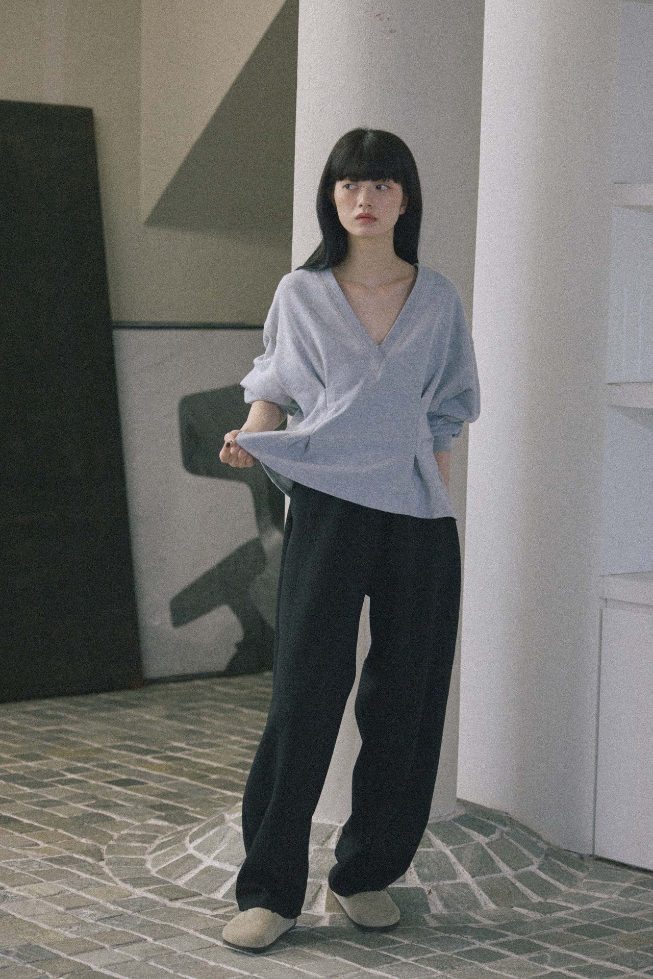 DU260712 Vneck Tuck Design Sweat