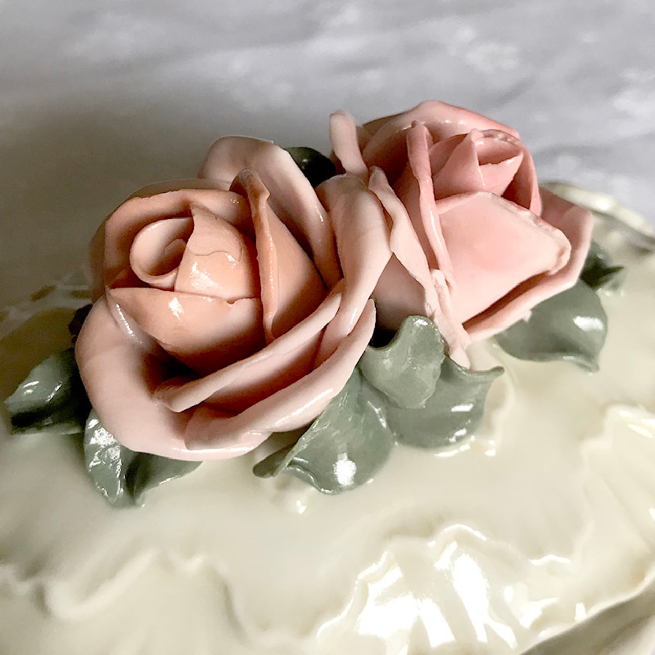 陶器の小物入れ　オーバル バラの細工 　ボンボニエール　11OTd9