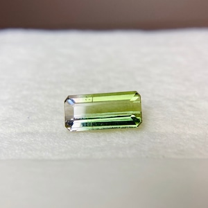 淡いカラー　バイカラートルマリン No.4　約1.00ct