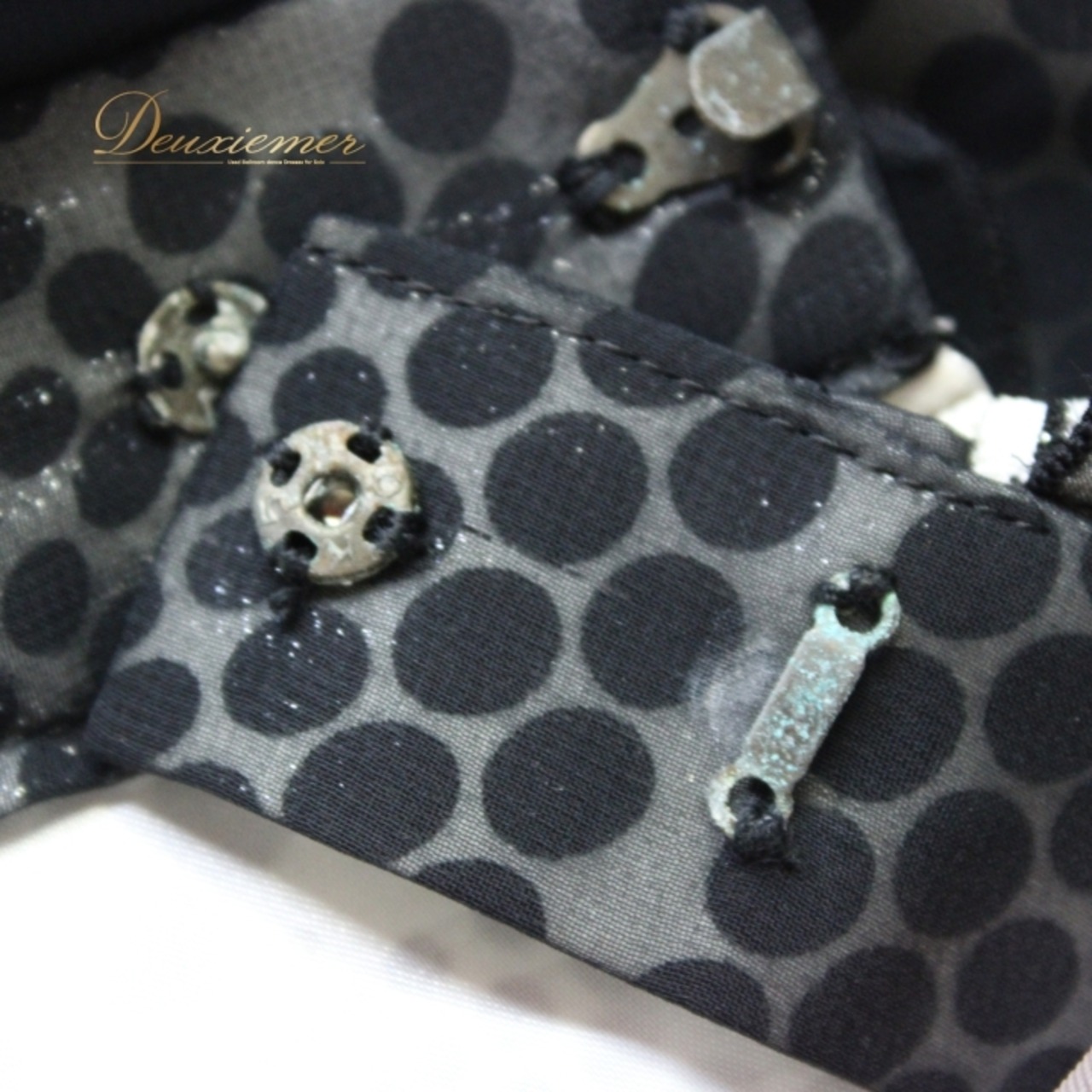 社交ダンス 衣装 スタンダード スカート レッスンウェア 女性用 レディース オールシーズン 黒 ブラック系 水玉 ドット 白 ホワイト系 ポリエステル キュプラ 伸縮性 マルチドット デザイン 講習用 ダンス衣装 おしゃれ フェミニン 大人向け カジュアル スタイリッシュ 体型カバー コーディネート 柄物 シーズンレス 発表会 厚手 お揃い 練習着 楽な着用感 目を引く 人気