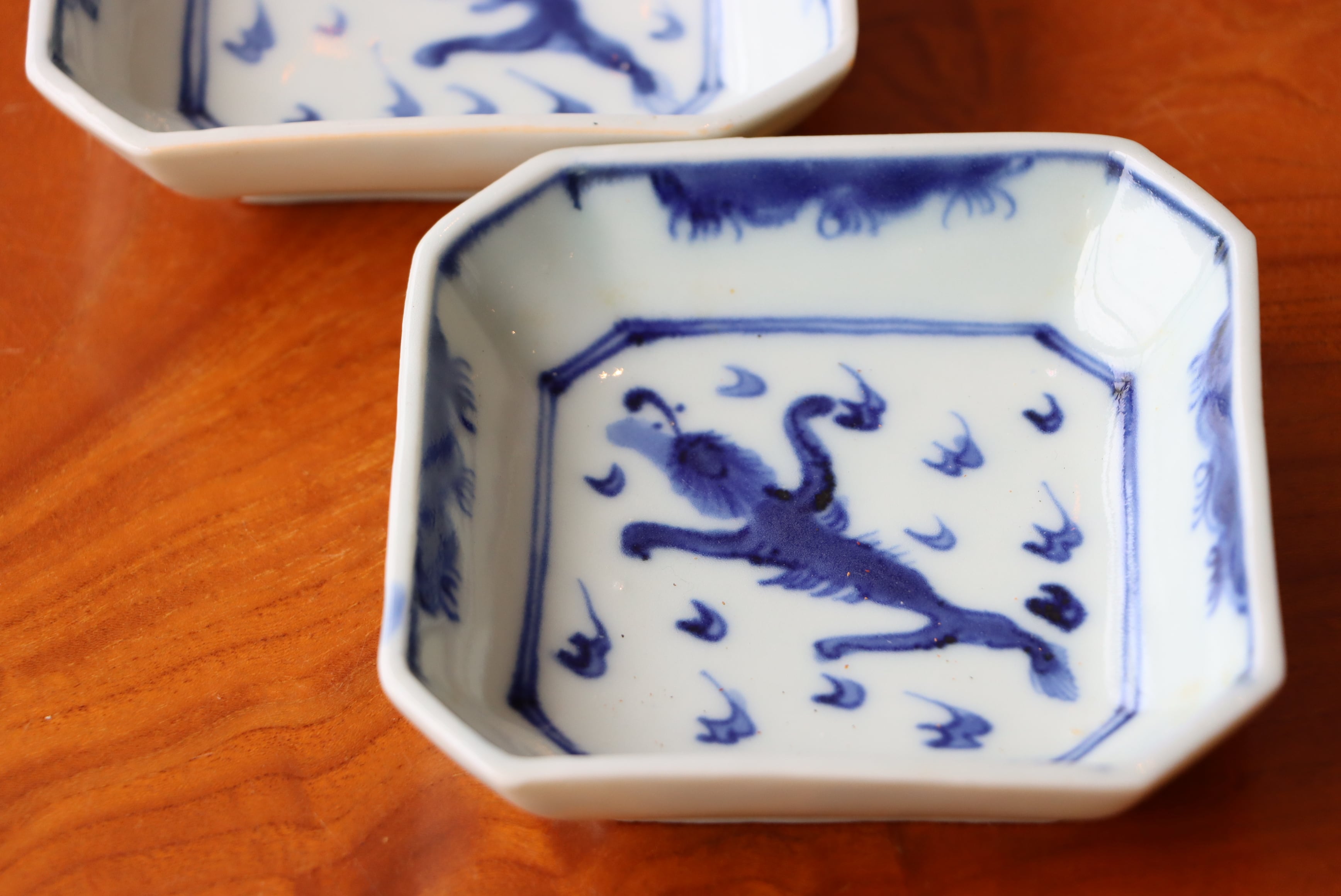 染付龍文皿