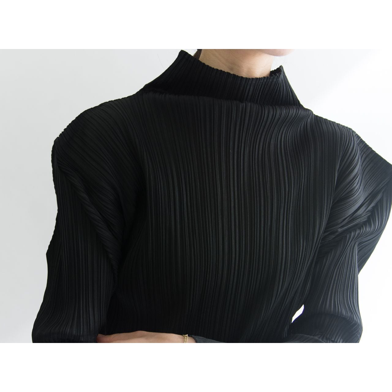 PLEATS PLEASE ISSEY MIYAKE 】Made in Japan high neck pullover 