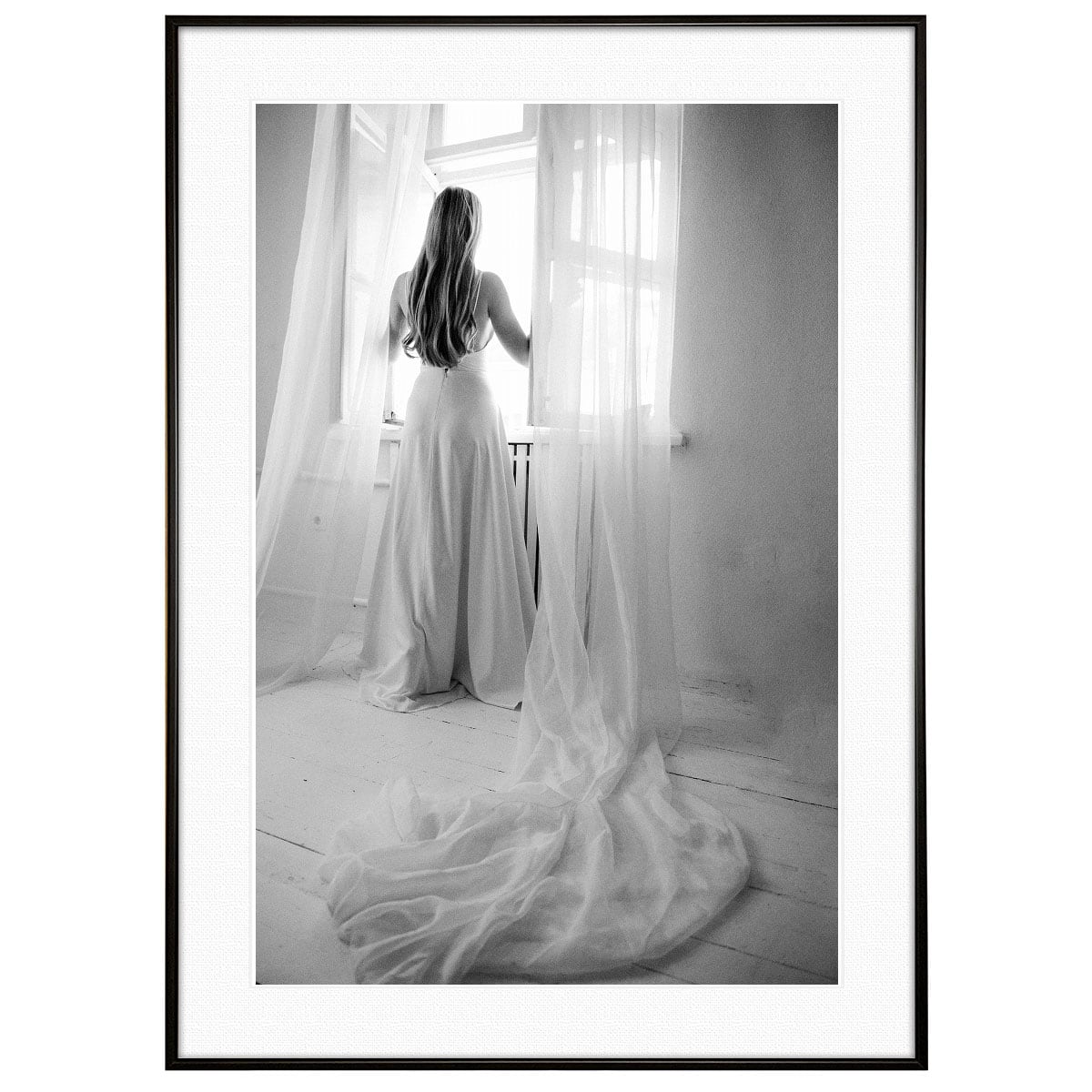 人物写真 窓の外を眺める白いドレスを着た女性 インテリアモノクロアートポスター額装 AS2224
