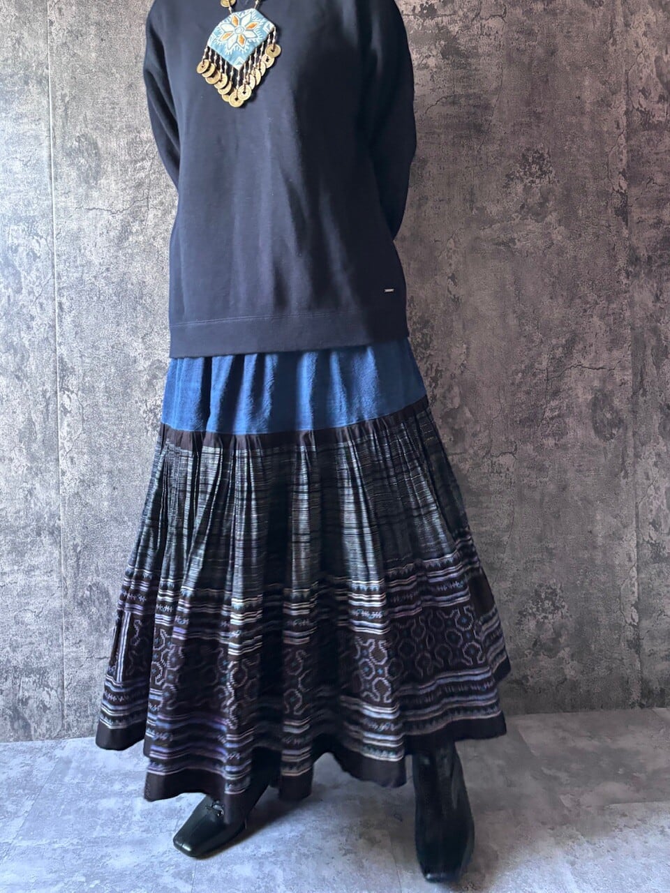 モン族スカート 072 ロング 裾ボリューム 贅沢に巻きスカート1枚使用