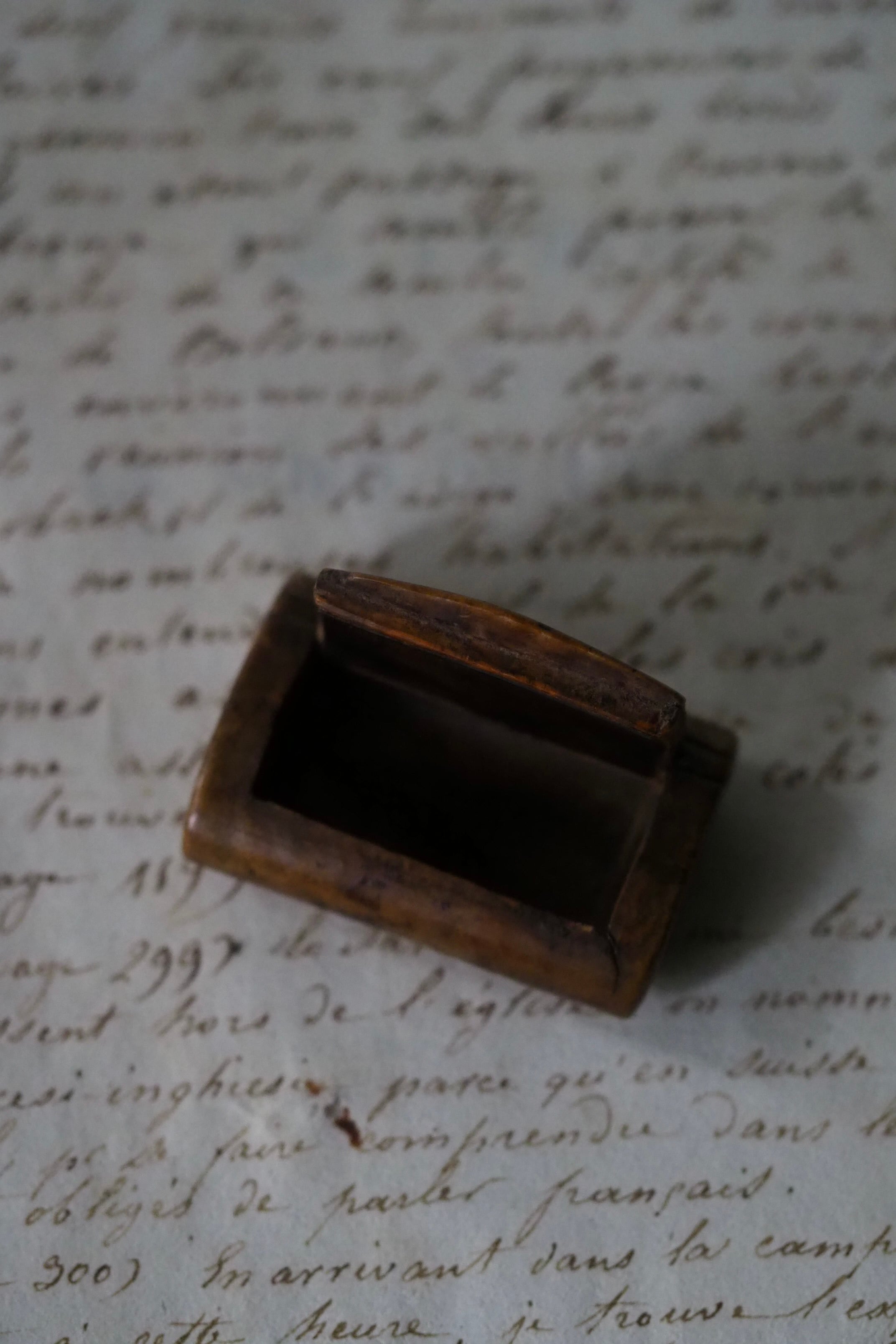 杢目美しい嗅ぎタバコケース-antique walnut snuff case