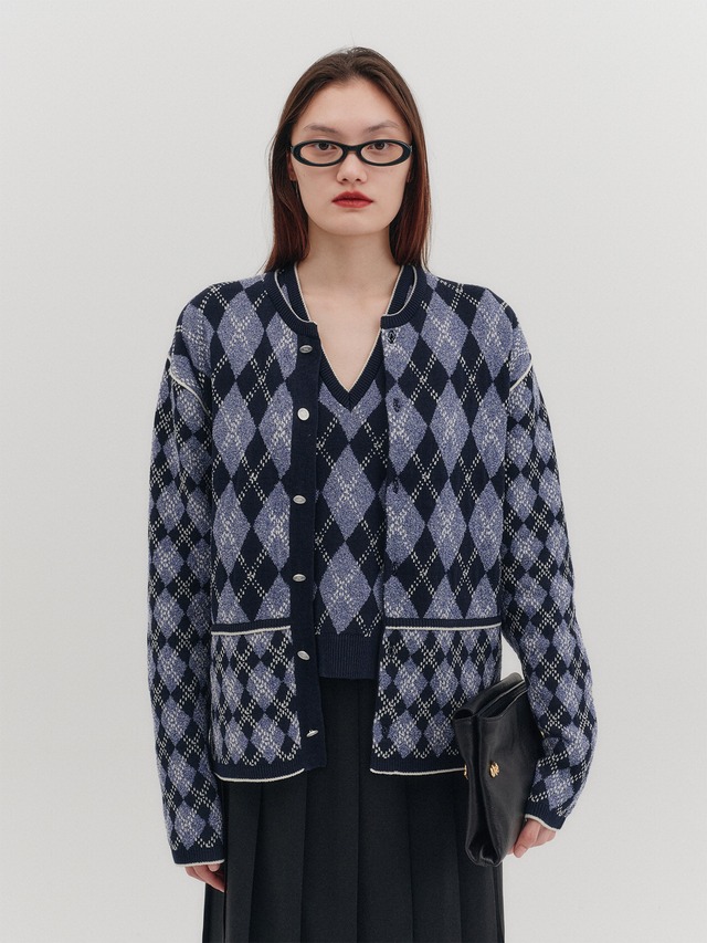 [EENK][WOMEN] Argyle Knit Cardigan – Navy 正規品 韓国ブランド 韓国通販 韓国代行 韓国ファッション インク 日本 店舗