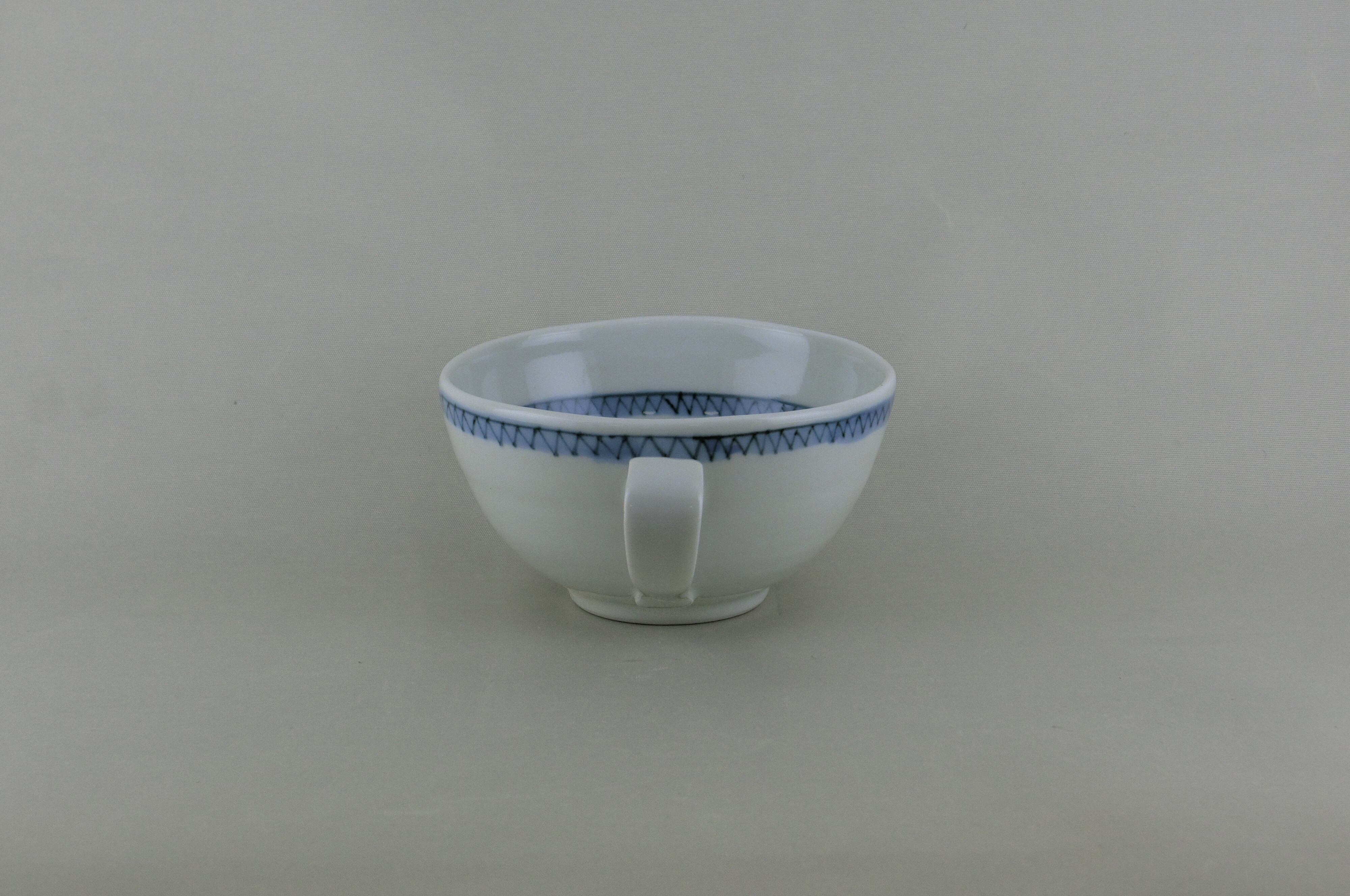 染付小花テーカップ