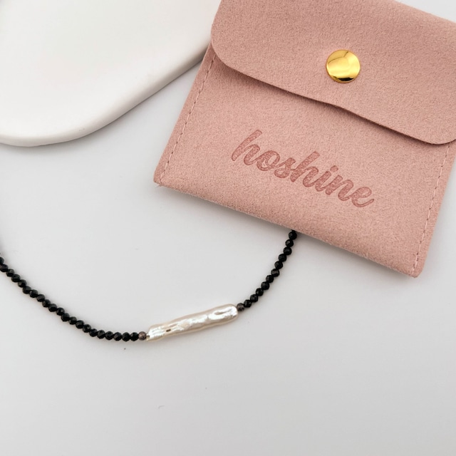 天然ブラッククリスタルと淡水バロックパールを組み合わせたショートネックレス