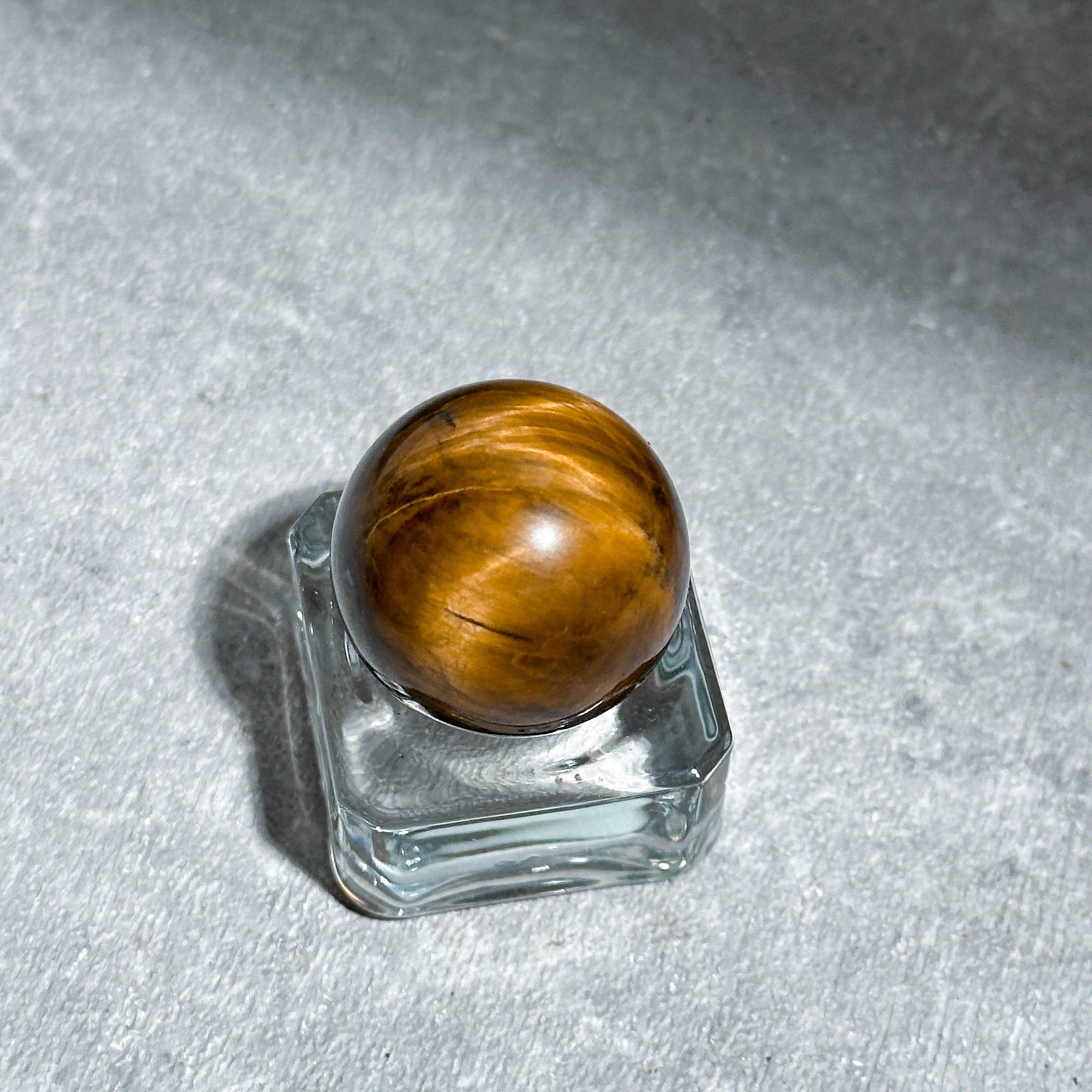 パワーストーン ダークグレーの金色の石 タイガーアイ スフィア（丸玉）34◇ Tiger's eye ◇天然石・鉱物