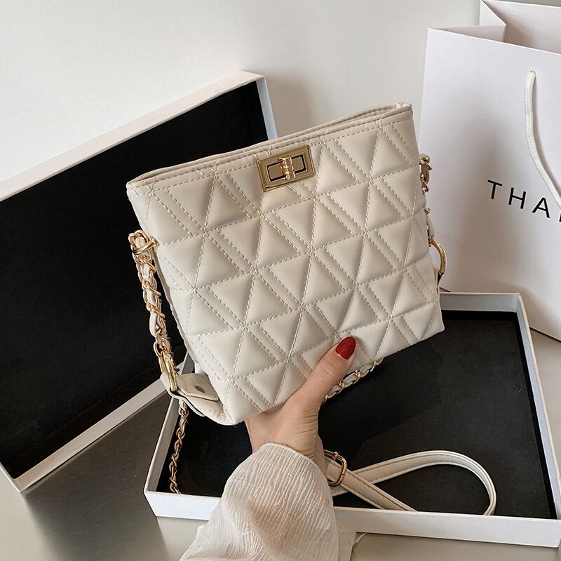 夏の新しいレディーススモールバッグ2020人気の新しい流行のファッションオールマッチチェーンメッセンジャーバッグネットレッドバケットバッグ 手作りハンドバック79878343226