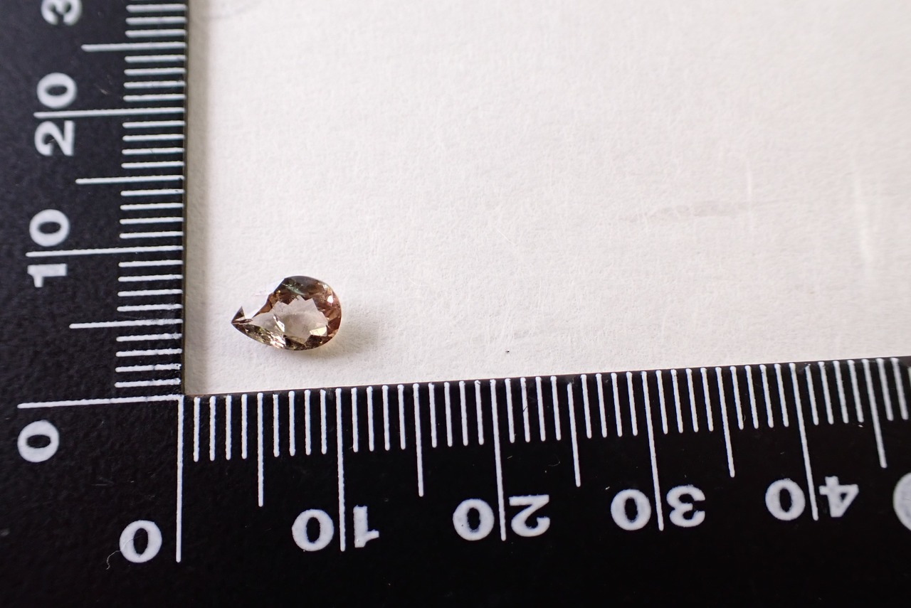 アキシナイト　0.69ct　[C7‐648]