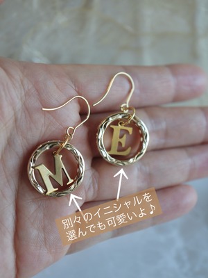 "限定販売"Initial Half-eternity earrings Hawaiian jewelry(ハワイアンジュエリーイニシャルハーフエタニティピアス、イヤリング)
