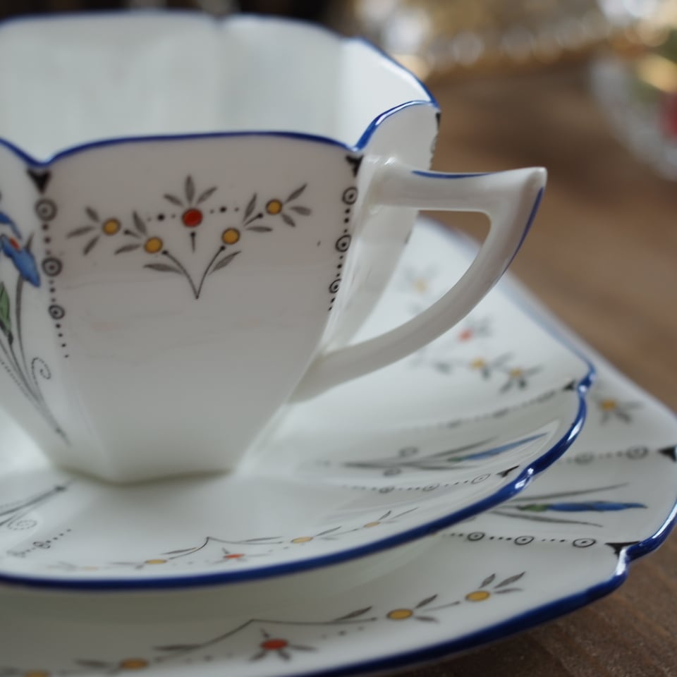 美品】シェリーShelley クイーンアン アイリス トリオ カップ