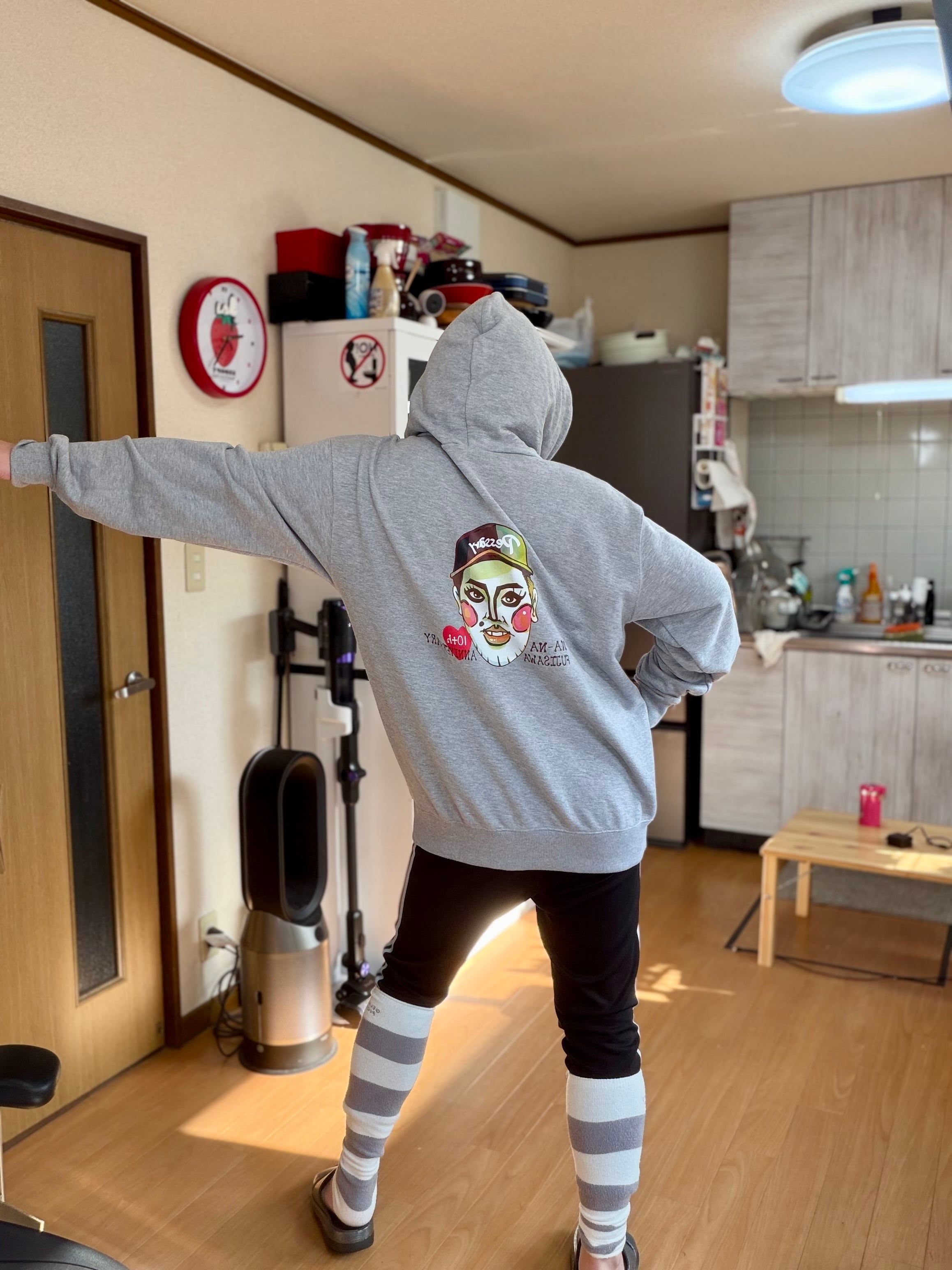 あ*す様 藤沢なな(もんじょり) グレー パーカー XXL あ*す様 藤沢なな(もんじょり) グレー パーカー XXL - メルカリ
