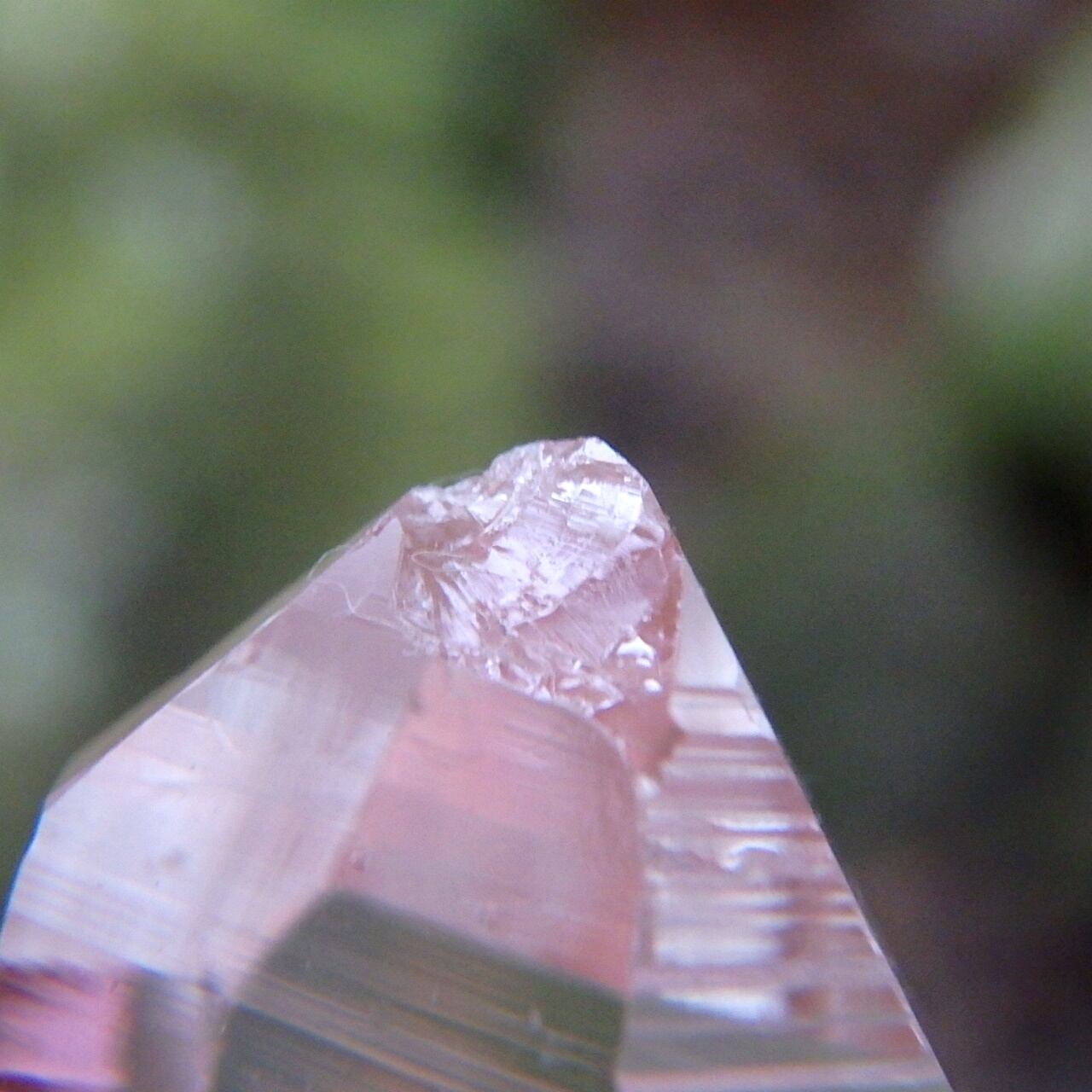 レムリアン水晶　スフィア　コロンビア産　入荷！赤いオーラ有　47.2ミリ レムリアン水晶 スフィア コロンビア産 赤いオーラライト有 47.2ミリ